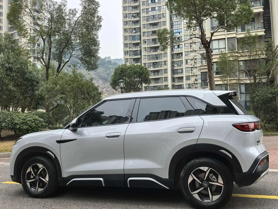 BYD Yuan Up 401KM Beyond Edition 2024 — миниатюра 3