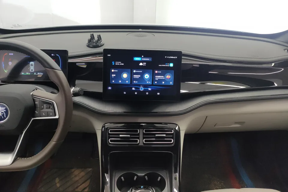 BYD Qin PLUS DM Honor Edition DM-i 55KM Leading Edition 2025 — миниатюра 3