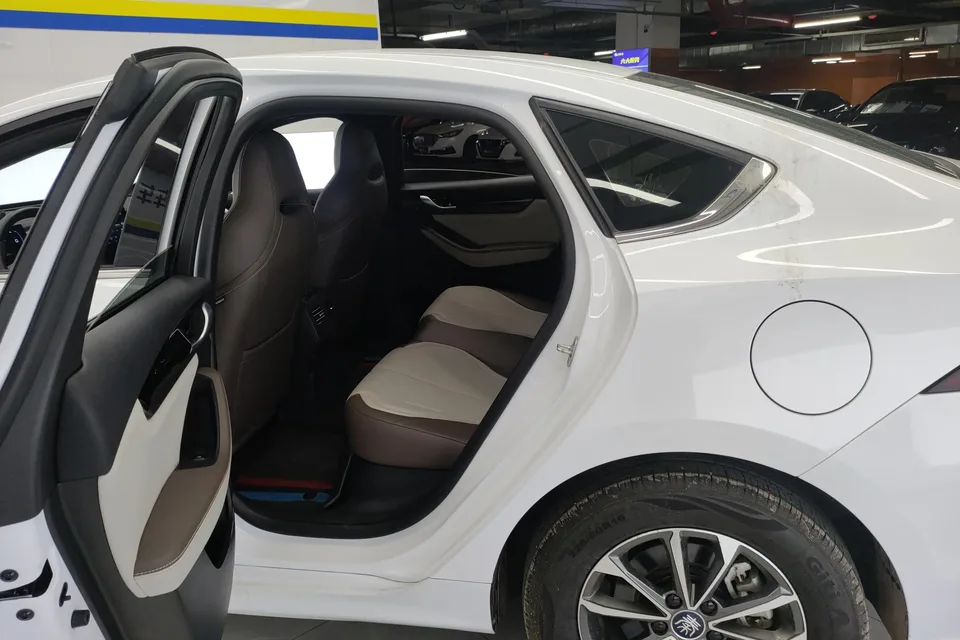 BYD Qin PLUS DM Honor Edition DM-i 55KM Leading Edition 2025 — миниатюра 4