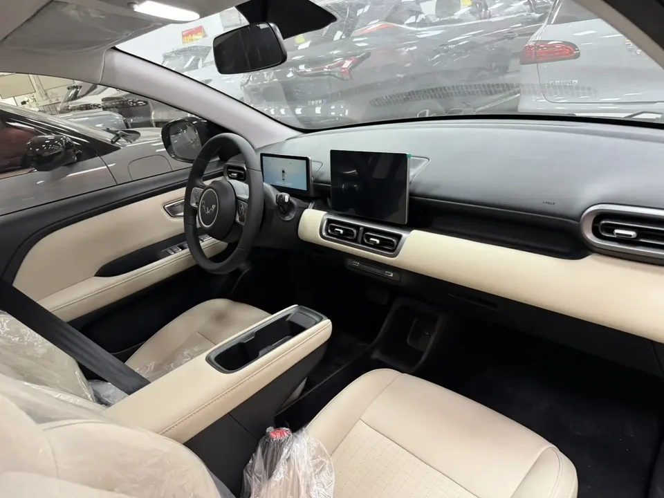 Wuling Bingo PLUS Wuling Bingo PLUS 2024 330km five-seater version 2026 — thumbnail 2