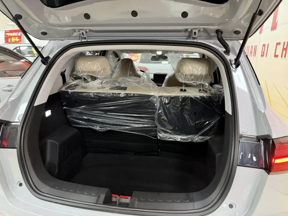 Wuling Bingo PLUS Wuling Bingo PLUS 2024 330km five-seater version 2026 — thumbnail 3