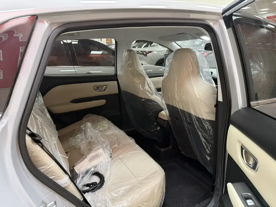 Wuling Bingo PLUS Wuling Bingo PLUS 2024 330km five-seater version 2026 — thumbnail 5
