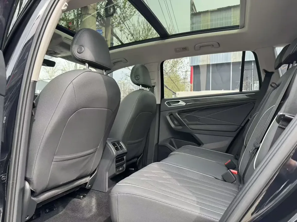 Volkswagen Tiguan L Tiguan L 2022 330TSI Automatic 2WD R-Line Enjoy Edition 2022 — миниатюра 3