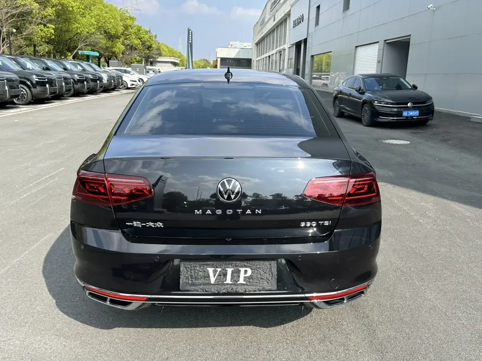 Volkswagen Magotan Magotan 2023 2 million commemorative edition 330TSI DSG luxury model 2023 — миниатюра 2