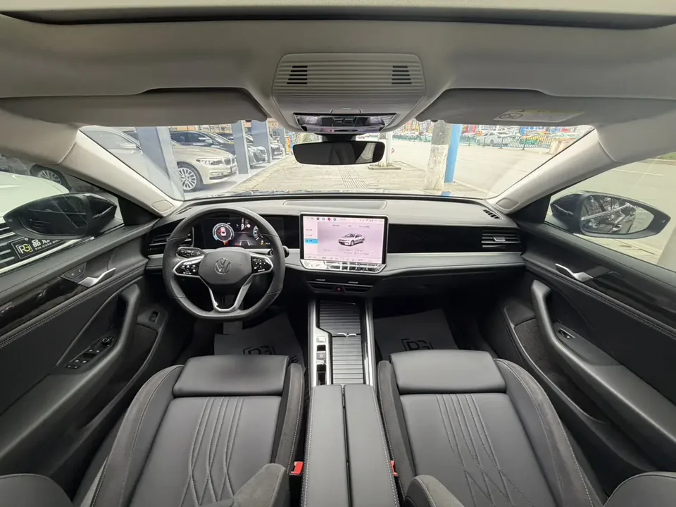 Volkswagen Magotan 300TSI Premium Edition Conspicuous Package 2025 — миниатюра 4