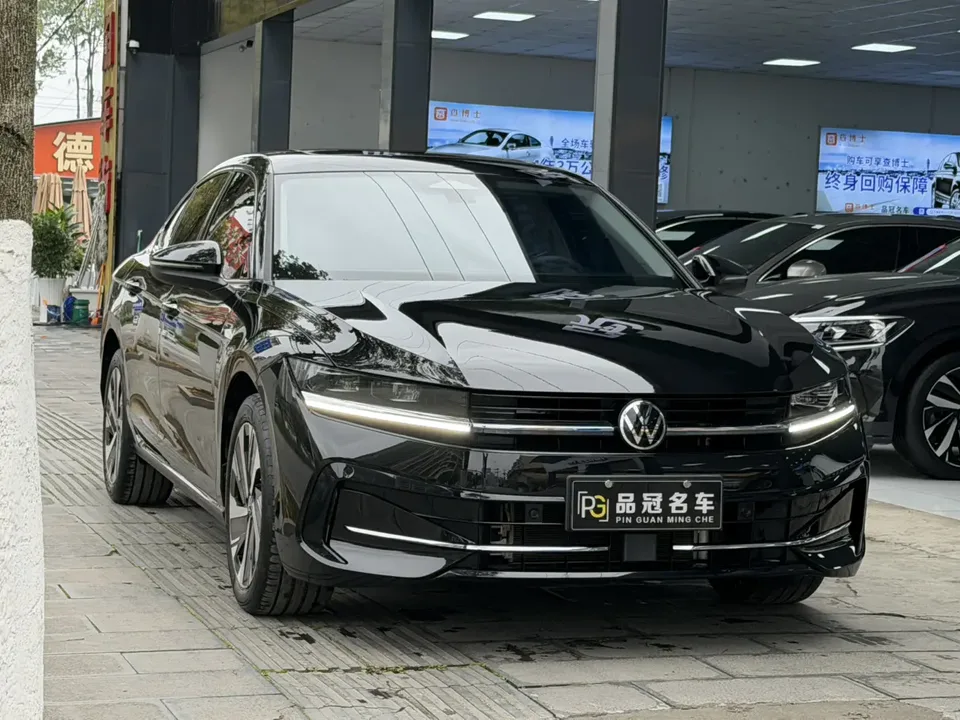 Volkswagen Magotan 300TSI Premium Edition Conspicuous Package 2025 — фото 1, купить с доставкой в Москву