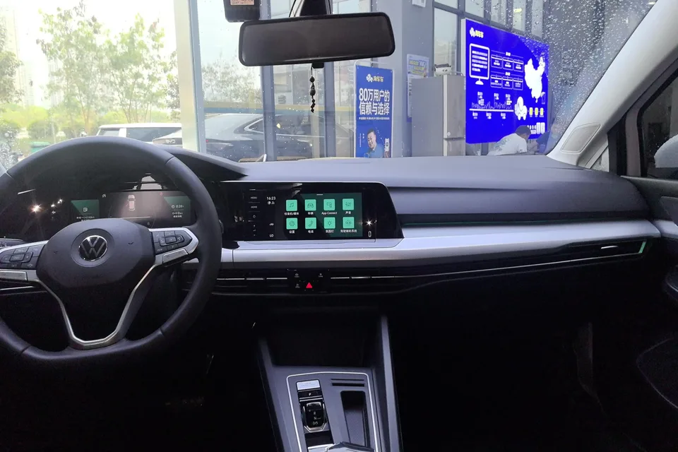 Volkswagen Golf facelift 280TSI DSG Pro 2023 — миниатюра 3
