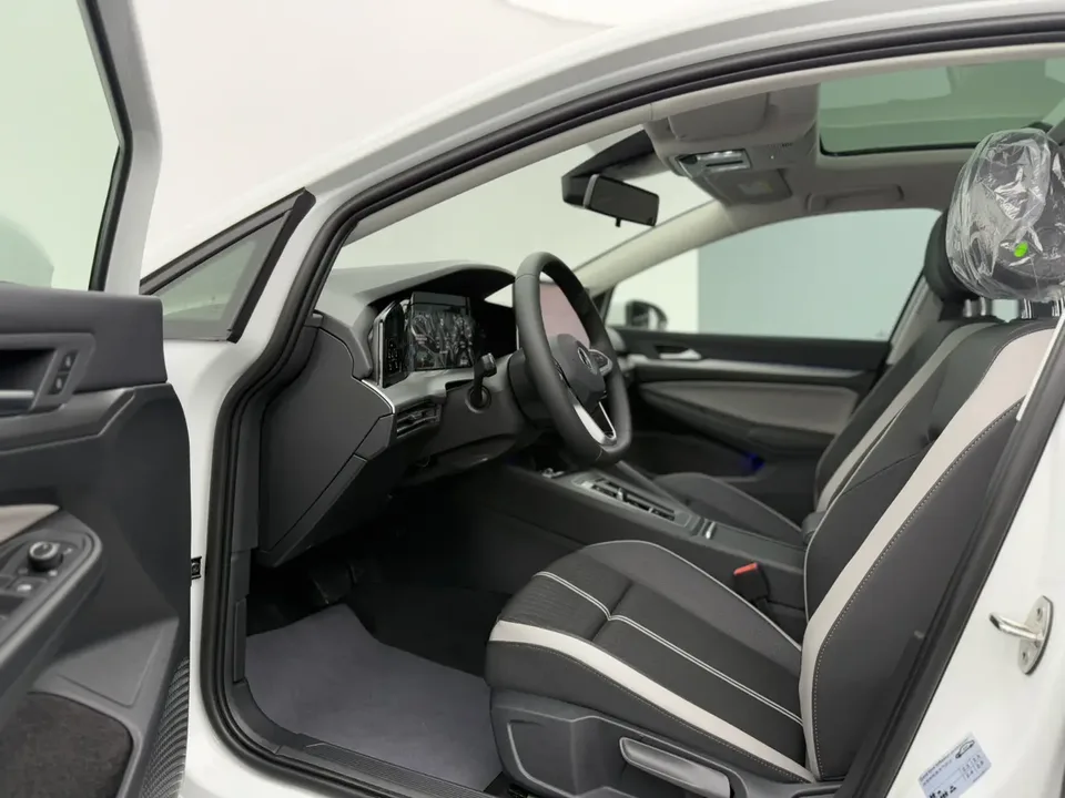 Volkswagen Golf 2026 Golf 300TSI Pro 2025 — миниатюра 4