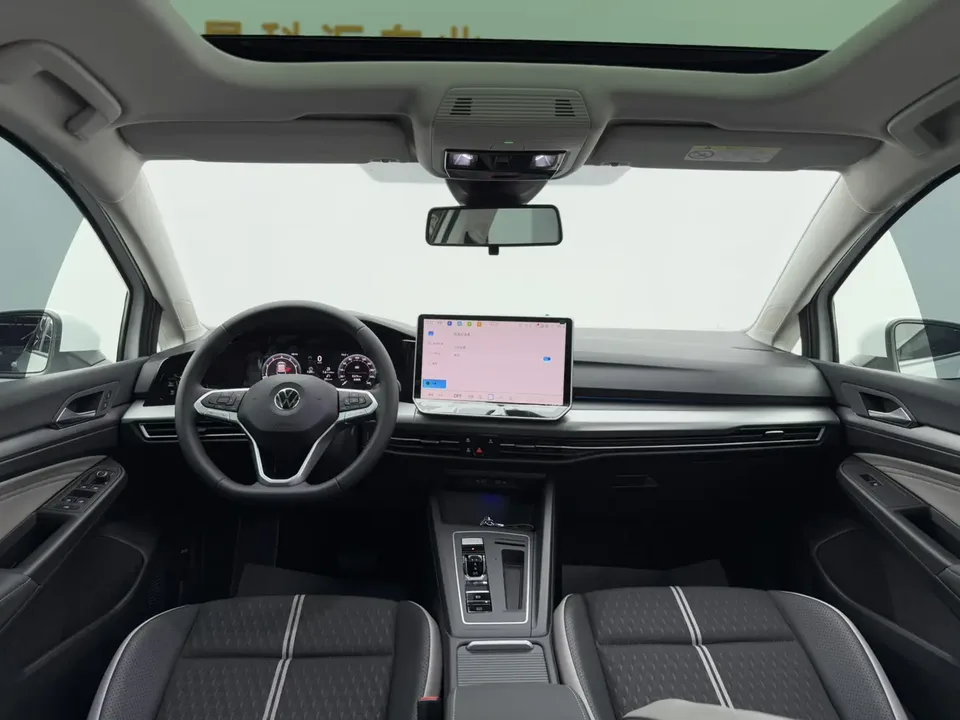Volkswagen Golf 2025
