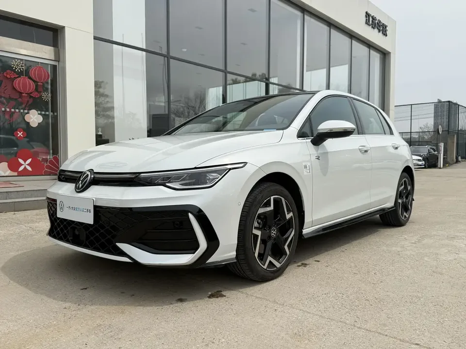 Volkswagen Golf 2025