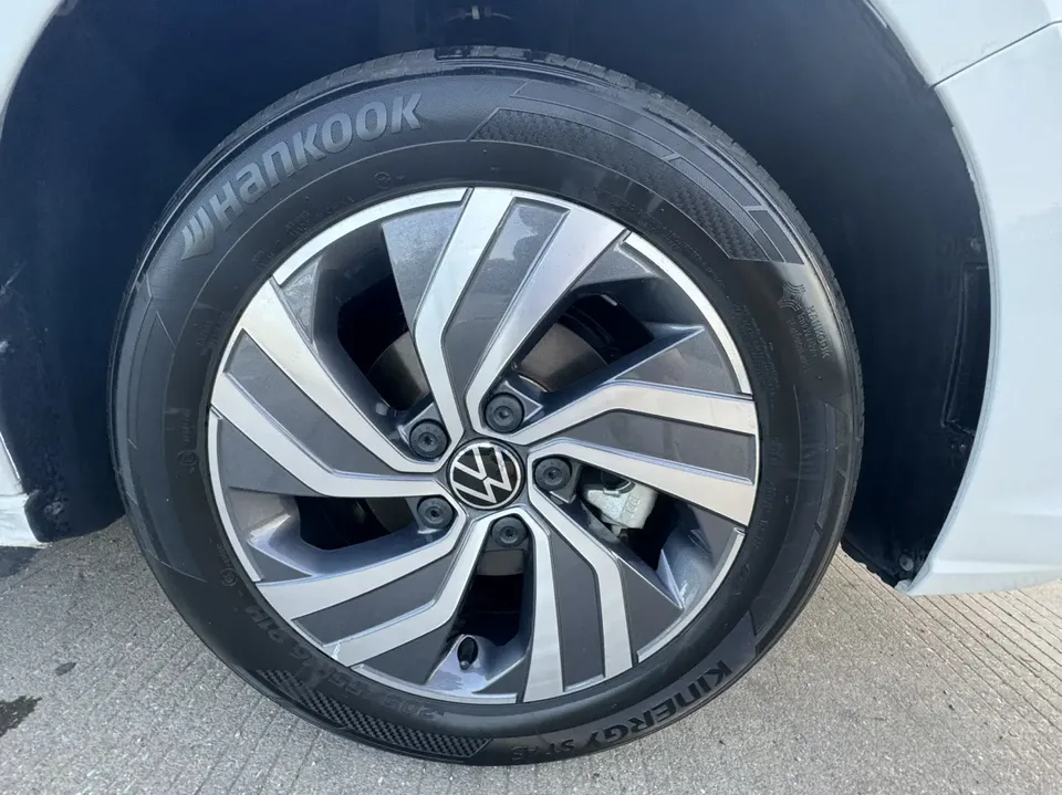 Volkswagen Bora Bora 2023 200TSI DSG Free Travel Edition 2024 — thumbnail 3