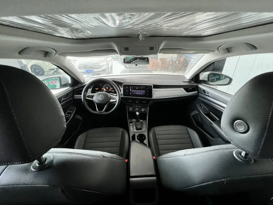 Volkswagen Bora Bora 2023 1.5L Automatic Limited Edition 2023 — миниатюра 3