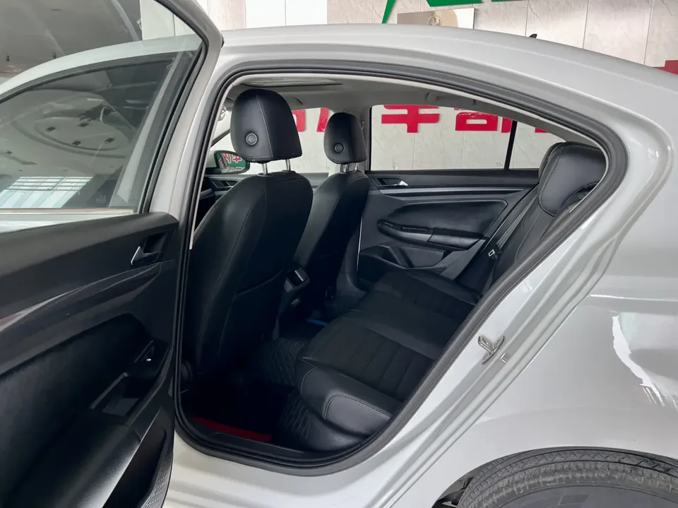 Volkswagen Bora Bora 2023 1.5L Automatic Limited Edition 2023 — миниатюра 4