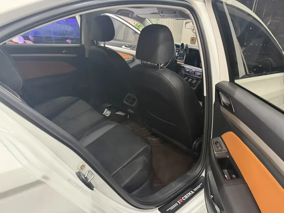Volkswagen Bora Bora 2023 200TSI DSG Joy Travel PRO Edition 2023 — thumbnail 5