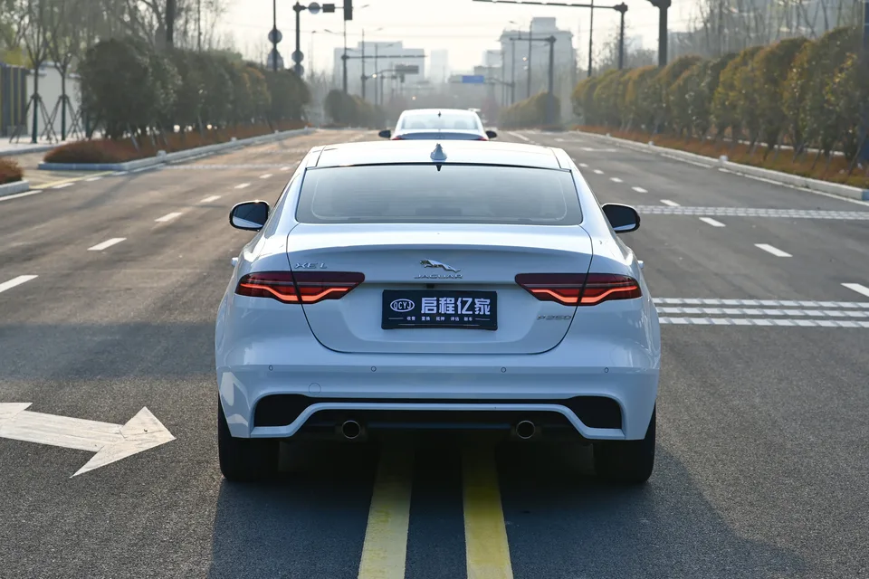 Jaguar XEL Jaguar XEL 2024 2.0T 250PS R-DYNAMIC S Progressive Sports Edition 2024 — thumbnail 2