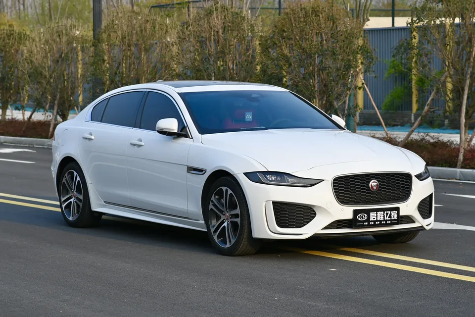 Jaguar XEL Jaguar XEL 2024 2.0T 250PS R-DYNAMIC S Progressive Sports Edition 2024 — thumbnail 3