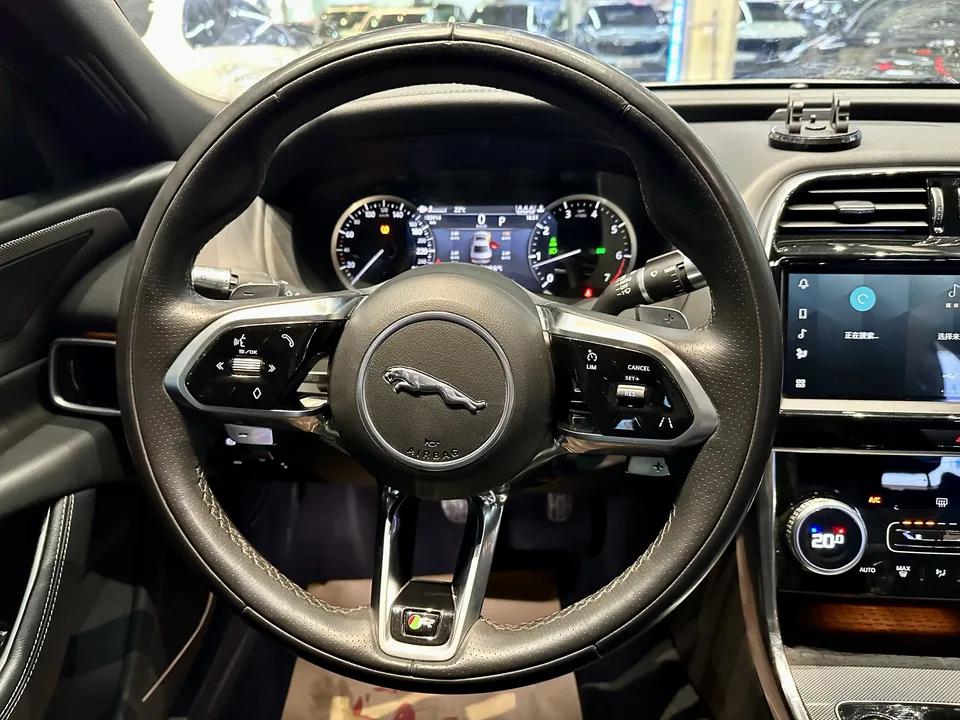Jaguar XEL 2.0T 200PS R-DYNAMIC Youth Sports Edition 2022 — миниатюра 3