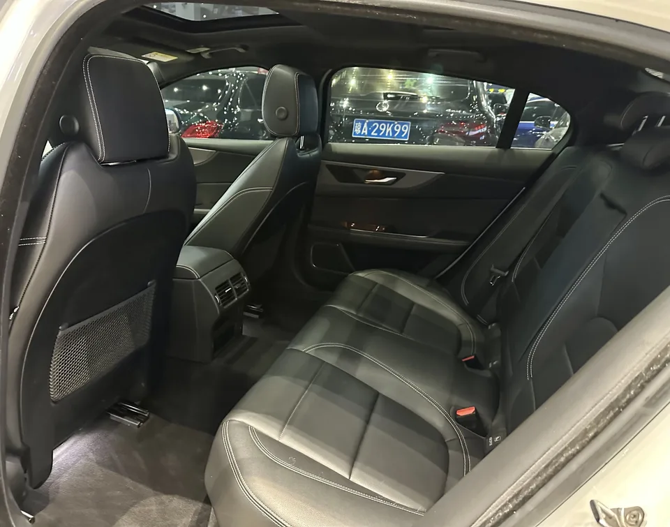 Jaguar XEL 2.0T 200PS R-DYNAMIC Youth Sports Edition 2022 — миниатюра 4