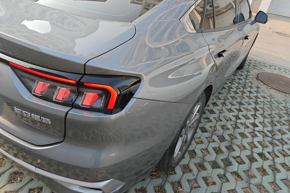 Ford Mondeo Mondeo EcoBoost 180 Luxury 2023 — миниатюра 3