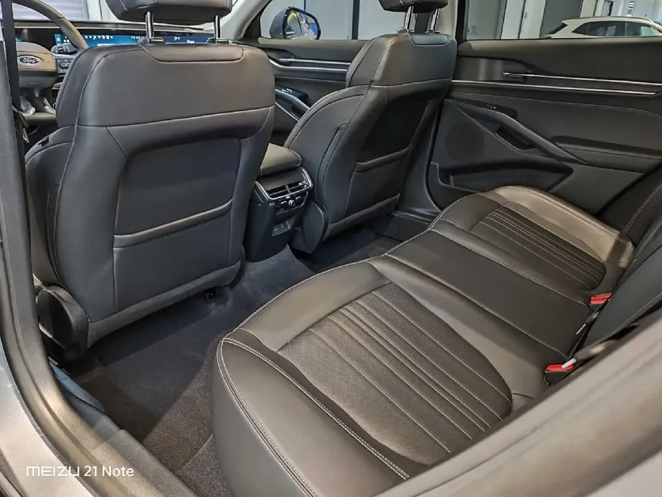 Ford Mondeo Mondeo 2025 EcoBoost 245 Luxury 2025 — миниатюра 4