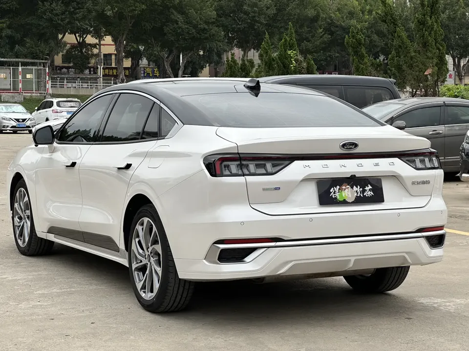 Ford Mondeo EcoBoost 245 Extreme Edition 2024 — миниатюра 2