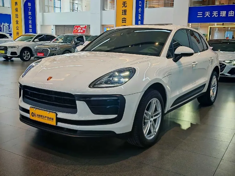 Porsche Macan Macan 2023 Macan T 2.0T 2023 — photo 1, buy with delivery to Moscow