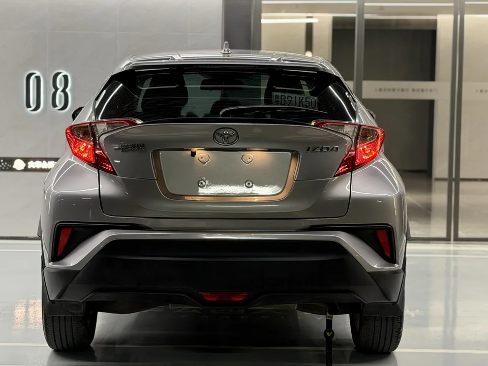 Toyota C-HR Hybrid 2.0L Yidong Edition 2022 — миниатюра 2