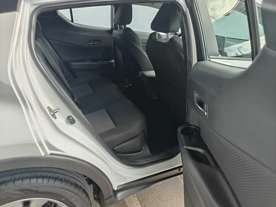 Toyota C-HR Hybrid 2.0L Yixiang CARE Edition 2023 — миниатюра 3