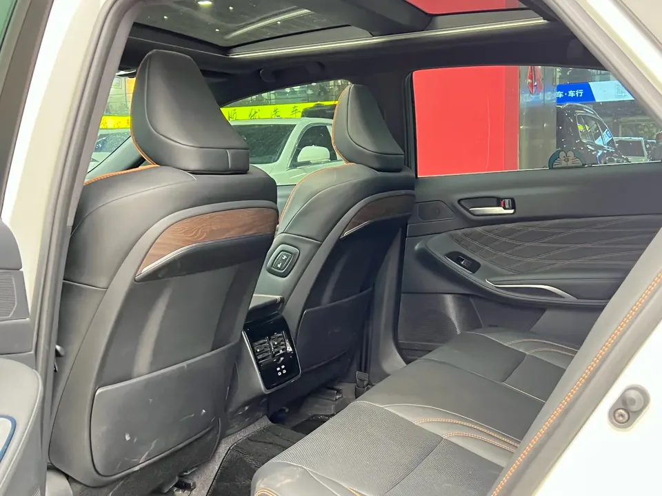 Toyota Avalon Intelligent Electric Hybrid 2.0L E-CVT Premium Edition 2024 — миниатюра 3