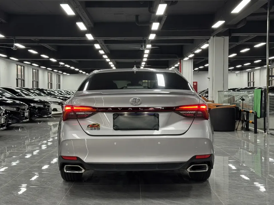 Toyota Avalon 2.0L Deluxe Edition 2022 — миниатюра 2