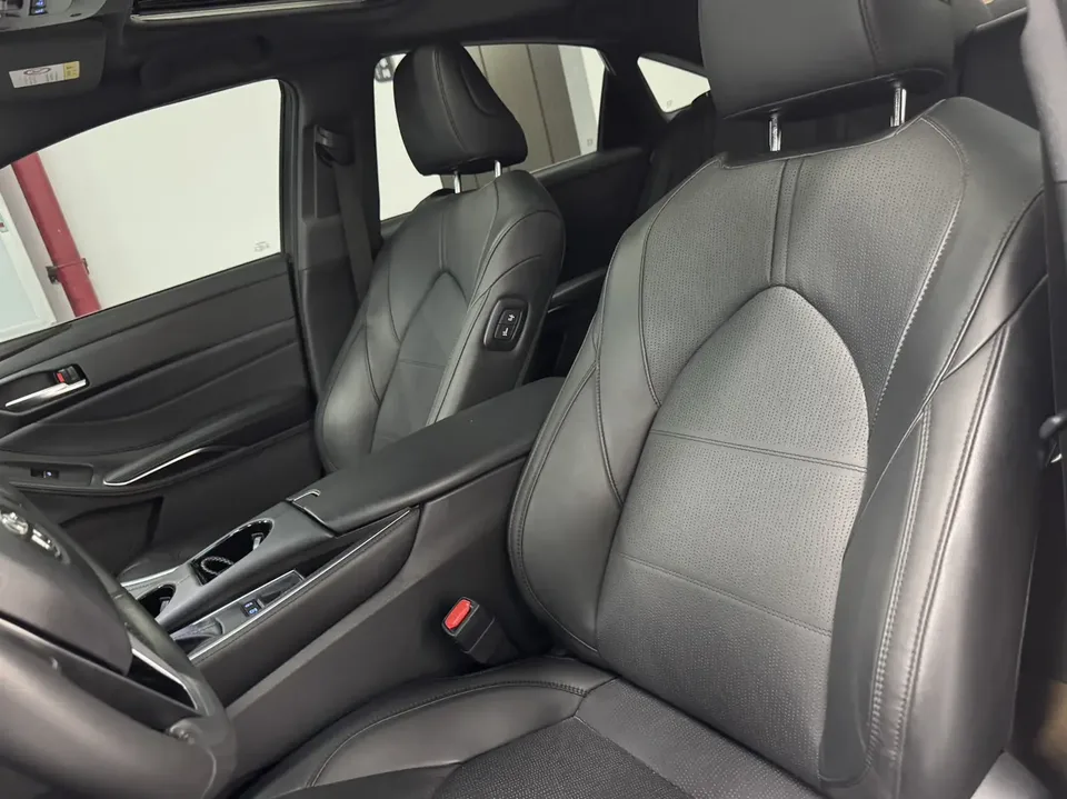 Toyota Avalon 2.0L Deluxe Edition 2022 — миниатюра 4