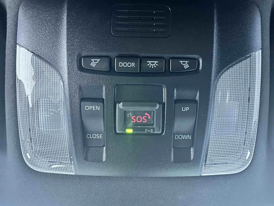 Toyota Levin 2021 Corolla 185T CVT Luxury Edition 2022 — миниатюра 2