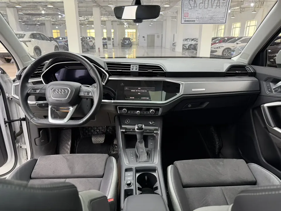 Audi Q3 Audi Q3 2022 35 TFSI aggressive and dynamic model 2022 — миниатюра 4
