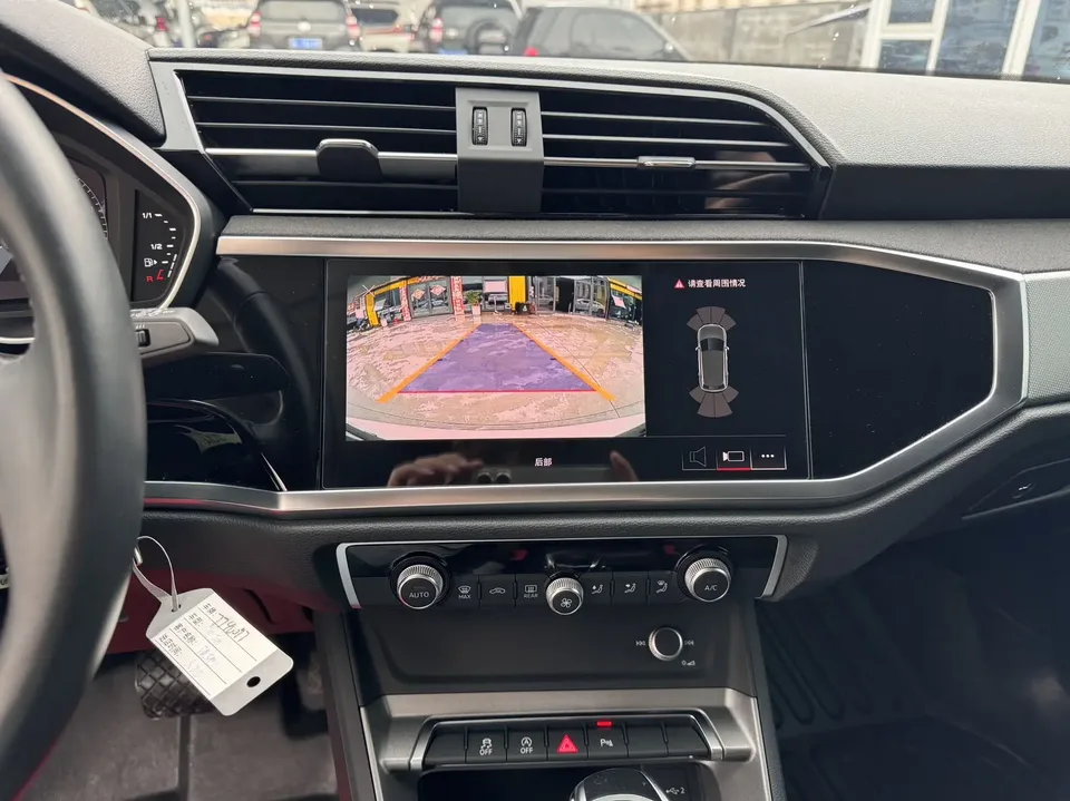 Audi Q3 Audi Q3 2022 35 TFSI aggressive and dynamic model 2022 — миниатюра 3