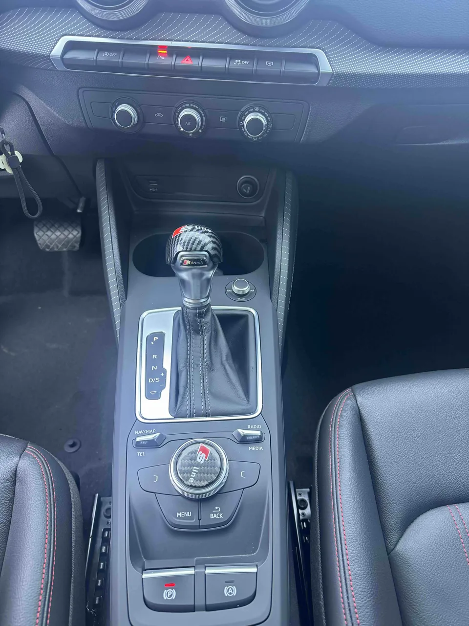 Audi Q2L Audi Q2L 2022 35 TFSI aggressive and dynamic model 2022 — миниатюра 4