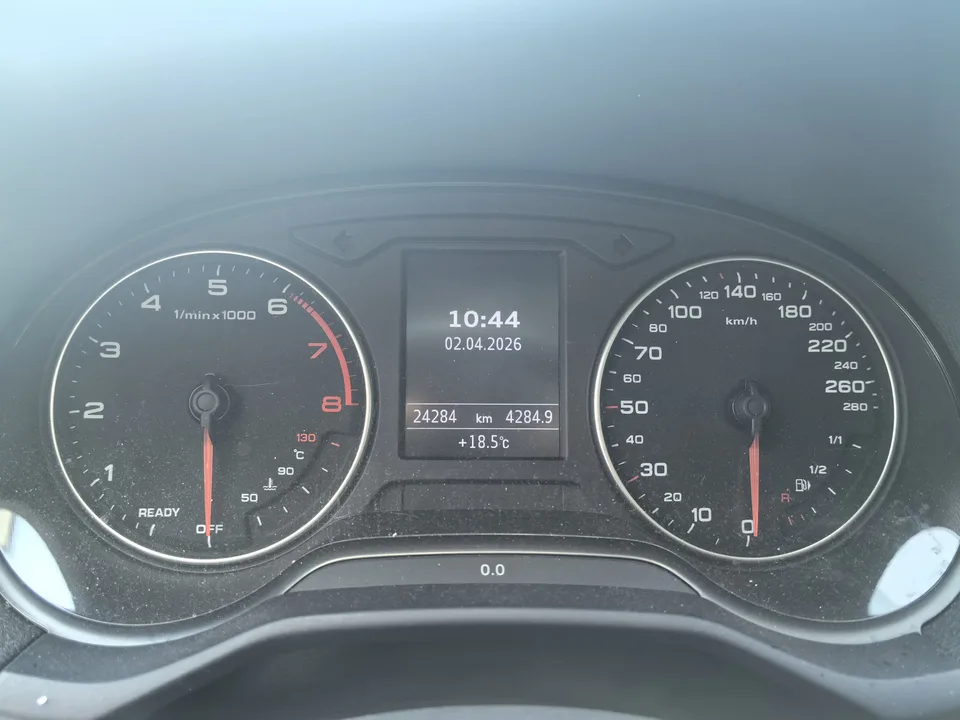 Audi Q2L Audi Q2L 2024 35 TFSI aggressive and dynamic model 2024 — миниатюра 3