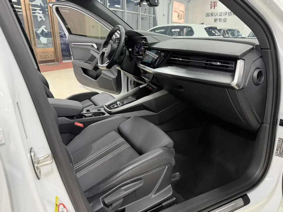 Audi A3 Sportback 35 TFSI stylish and sporty 2022 — миниатюра 3