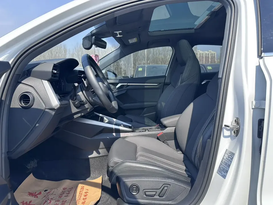 Audi A3 facelift A3L Limousine 35 TFSI stylish and sporty 2023 — миниатюра 5