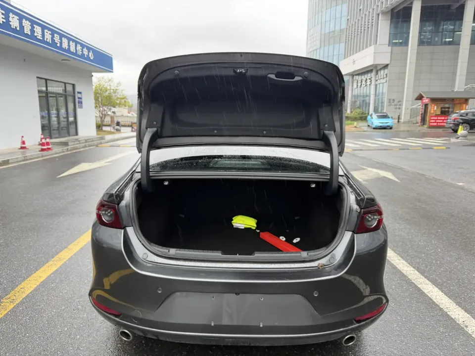 Mazda Axela 2.0L Automatic Elegant Edition 2024 — миниатюра 3