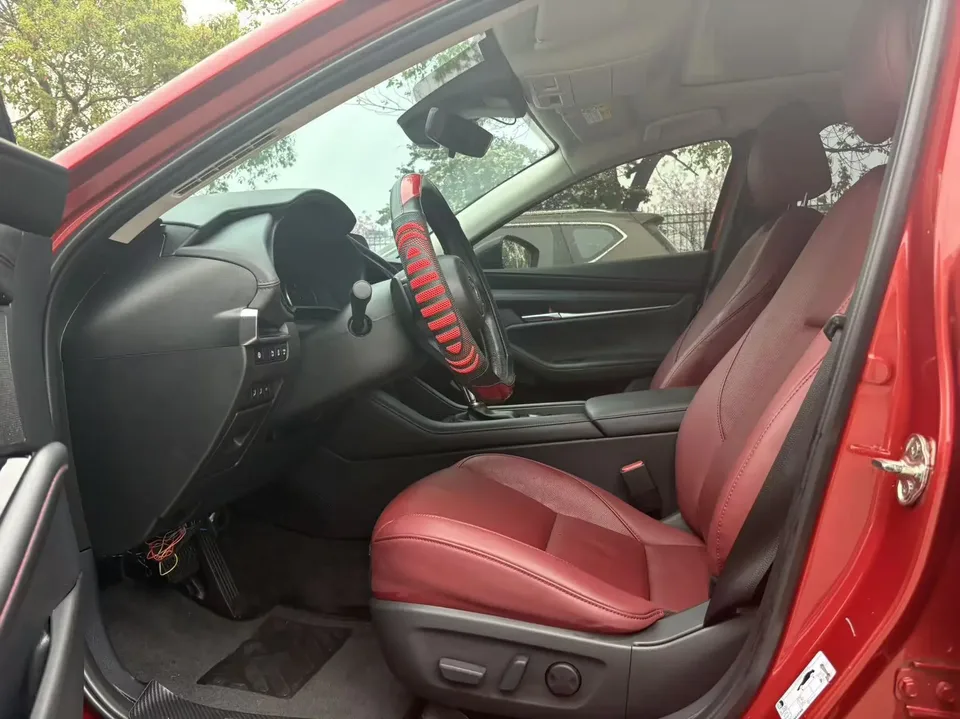 Mazda Axela 2.0L automatic quality version 2024 — миниатюра 3