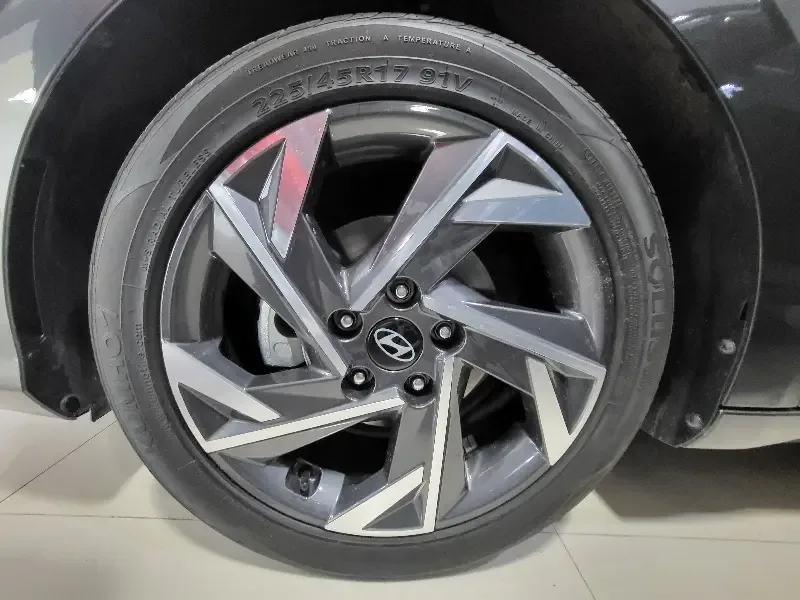 Hyundai Elantra Elantra 2023 1.5L CVT LUX Premium Edition 2023 — thumbnail 3