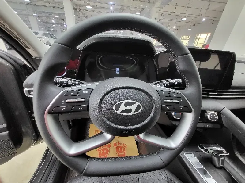 Hyundai Elantra Elantra 2023 1.5L CVT LUX Premium Edition 2023 — thumbnail 5