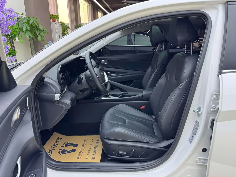 Hyundai Elantra Elantra 2023 1.5L CVT LUX Premium Edition 2024 — thumbnail 4