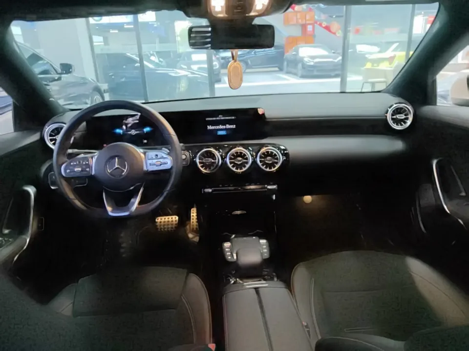 Mercedes-Benz CLA (Imported) Mercedes-Benz CLA 2022 CLA 200 four-door coupe 2022 — миниатюра 5