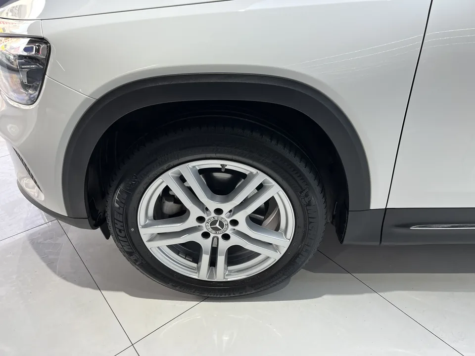 Mercedes-Benz GLB-Class second facelift GLB 200 dynamic version 2022 — миниатюра 2