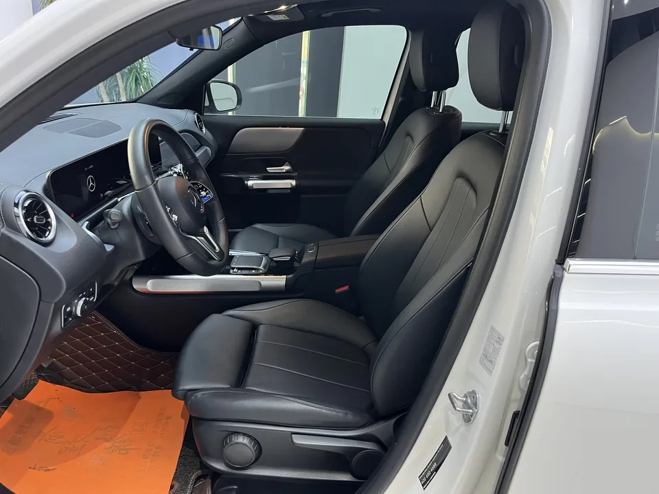 Mercedes-Benz GLB-Class second facelift GLB 200 dynamic version 2022 — миниатюра 3
