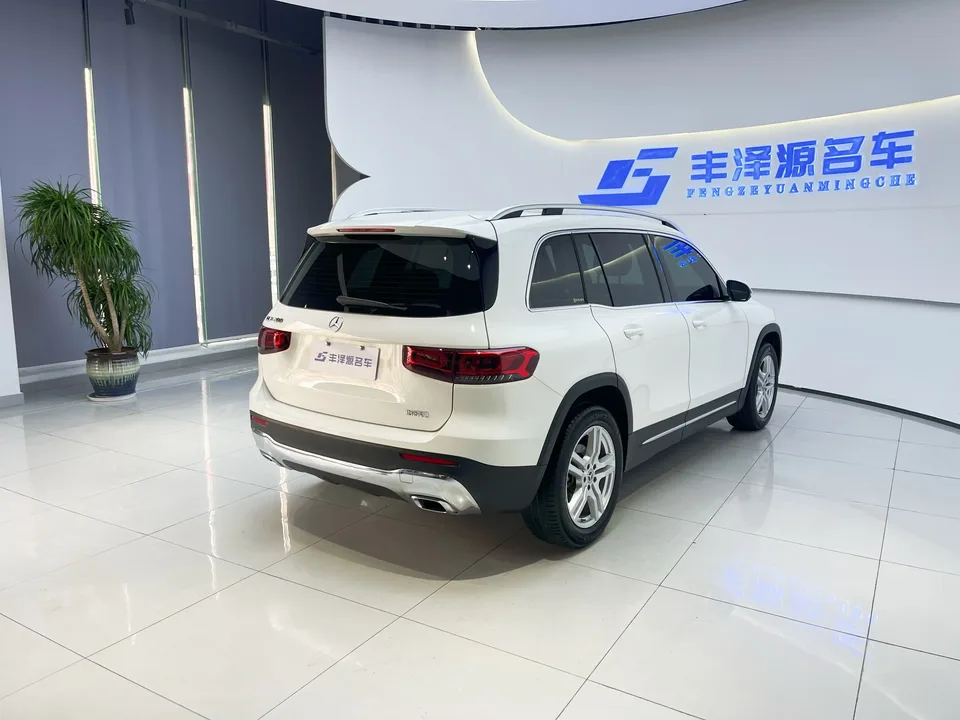 Mercedes-Benz GLB-Class second facelift GLB 200 dynamic version 2022 — миниатюра 4