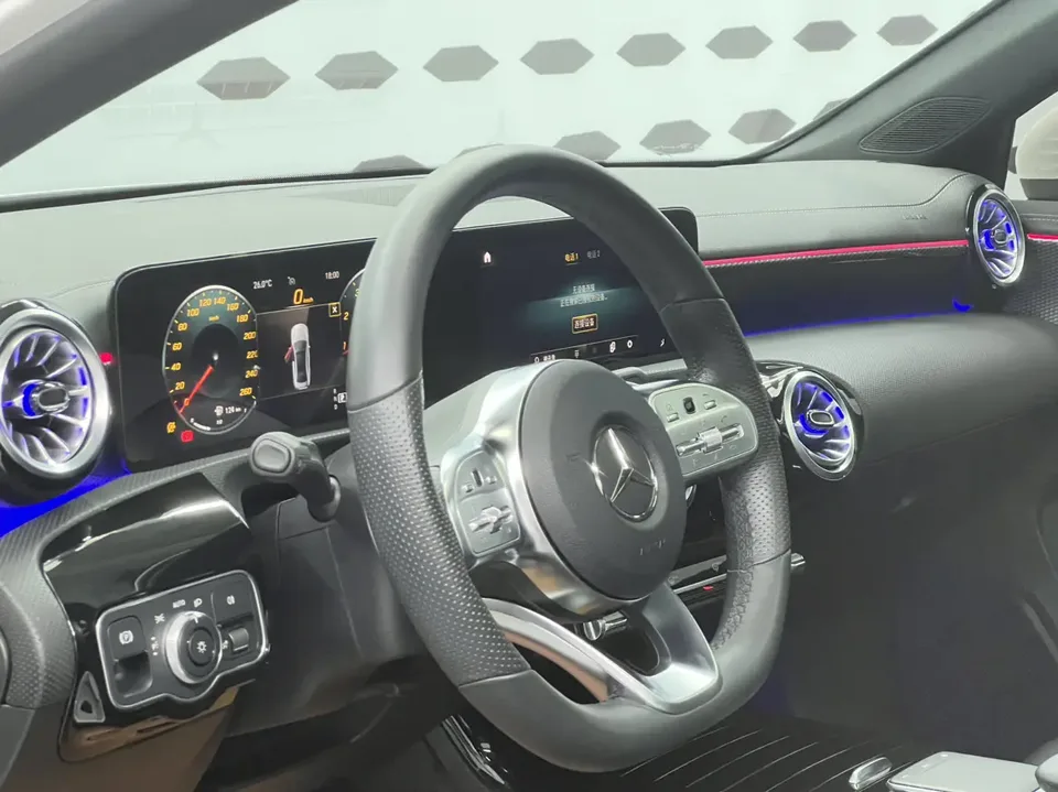 Mercedes-Benz Mercedes Benz A Class Mercedes-Benz A-Class 2022 facelift A 200 L sports sedan fashion version 2022 — миниатюра 3