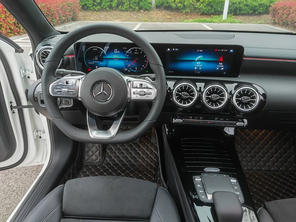 Mercedes-Benz Mercedes Benz A Class Mercedes-Benz A-Class 2022 facelift A 200 L sports sedan fashion version 2022 — миниатюра 3