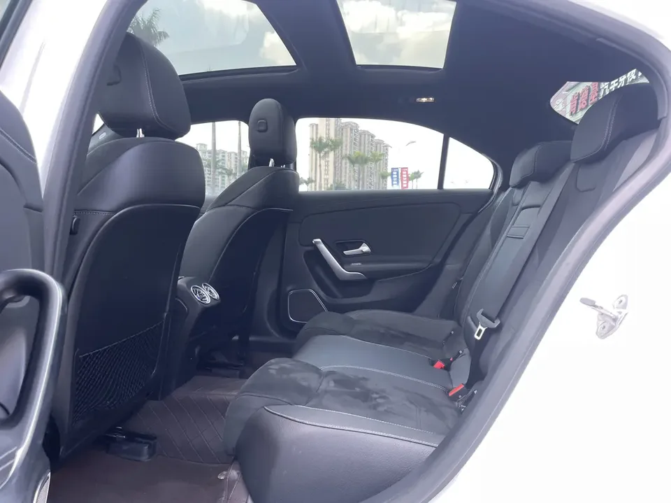 Mercedes-Benz Mercedes Benz A Class second facelift A 200 L sports sedan fashion version 2022 — миниатюра 5